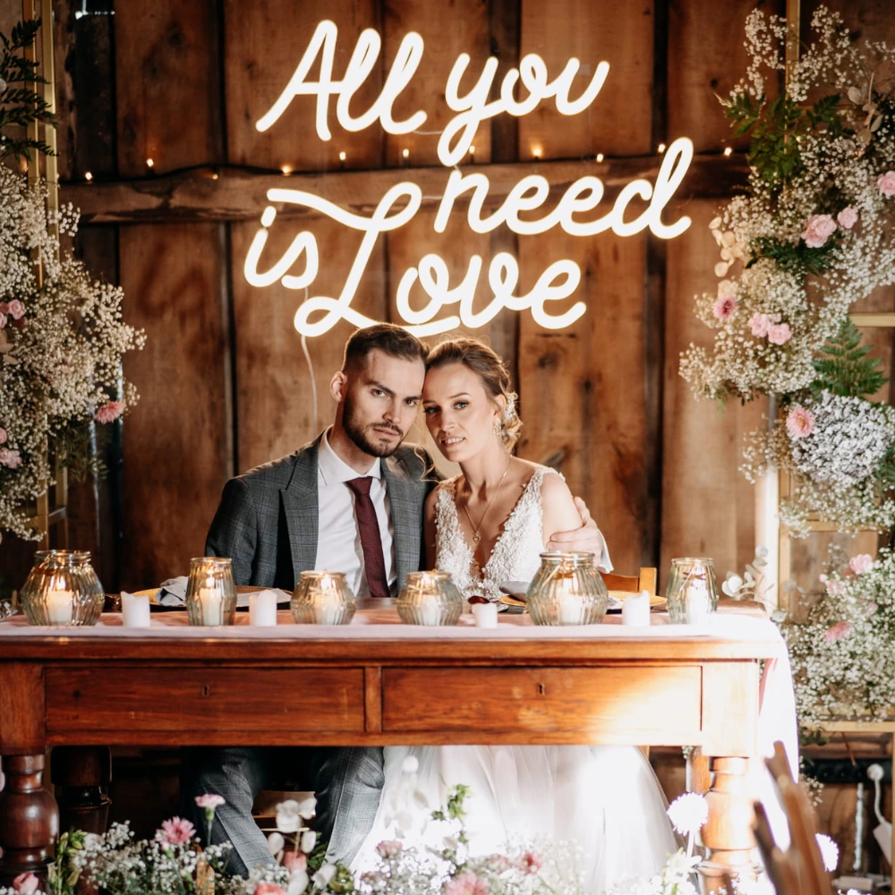 Napis led- All you need is love, dekoracja ślub, wesele