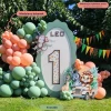 dekoracja - miedziany dzbanek i avocado.webp